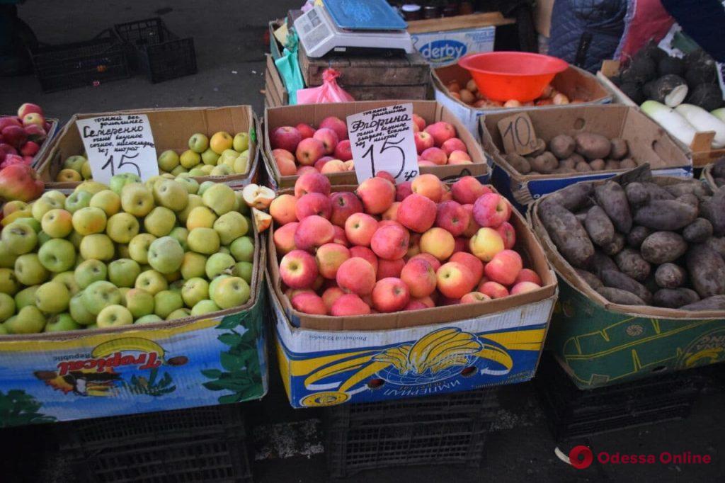 Раки, помело и редиска: воскресные цены на одесском «Привозе»