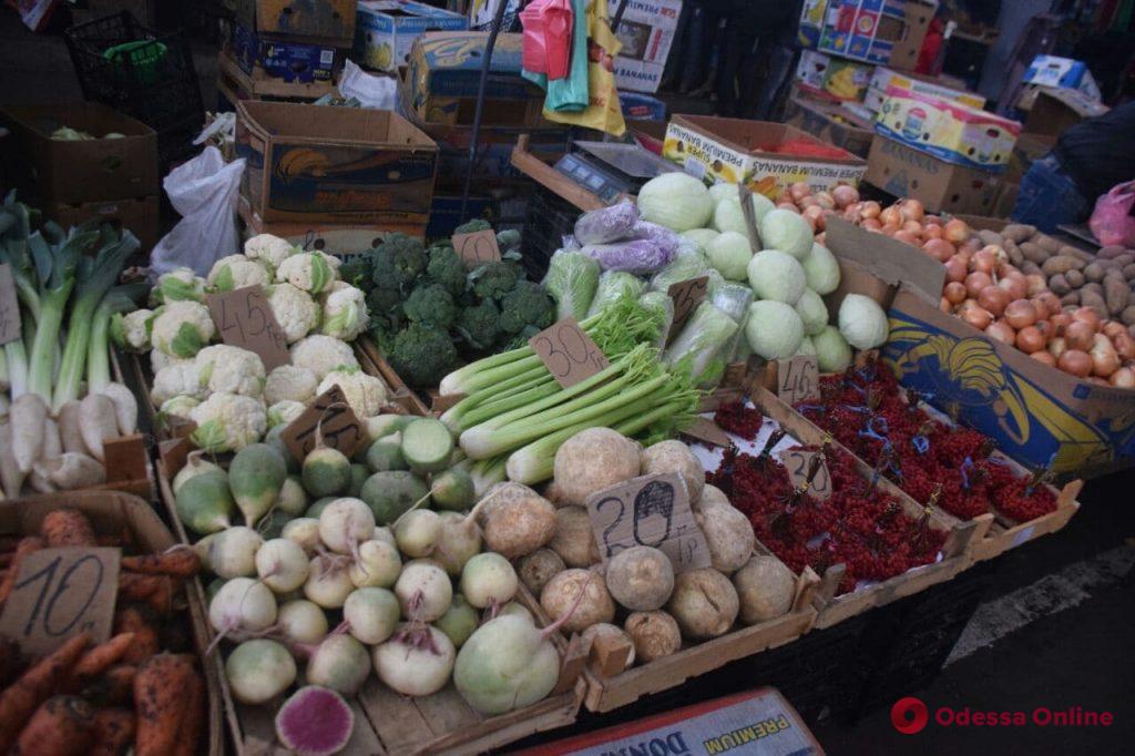 Раки, помело и редиска: воскресные цены на одесском «Привозе»