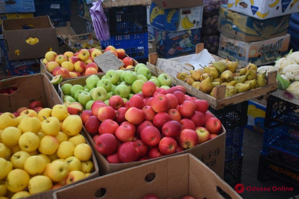 Раки, помело и редиска: воскресные цены на одесском «Привозе»