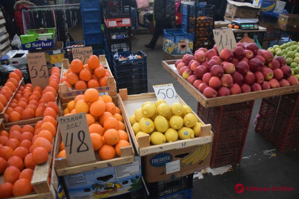 Раки, помело и редиска: воскресные цены на одесском «Привозе»