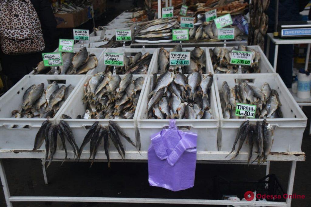 Раки, помело и редиска: воскресные цены на одесском «Привозе»