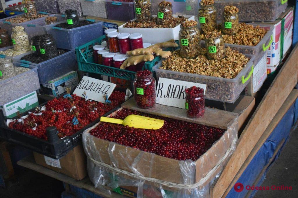 Раки, помело и редиска: воскресные цены на одесском «Привозе»