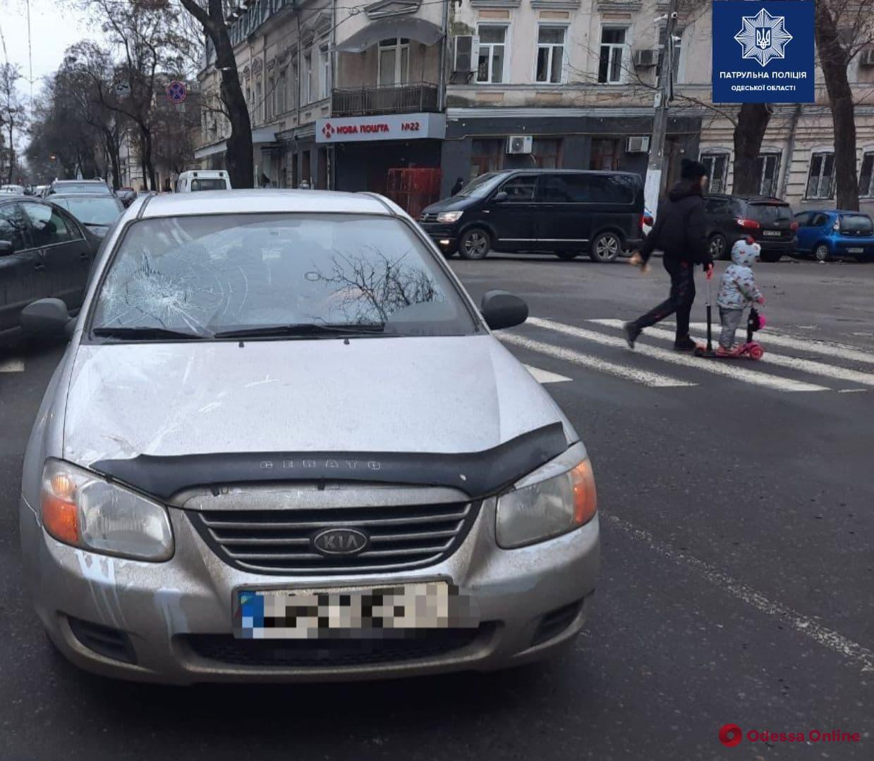 В центре Одессы легковушка сбила 65-летнего мужчину