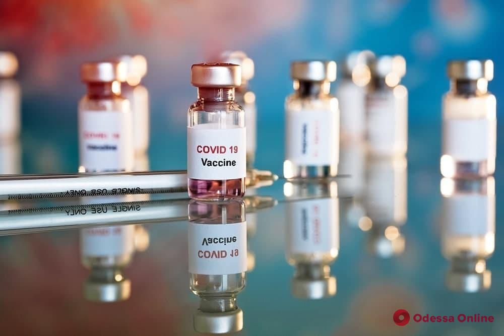 Минздрав заключил договор на поставку в Украину китайской вакцины от COVID-19