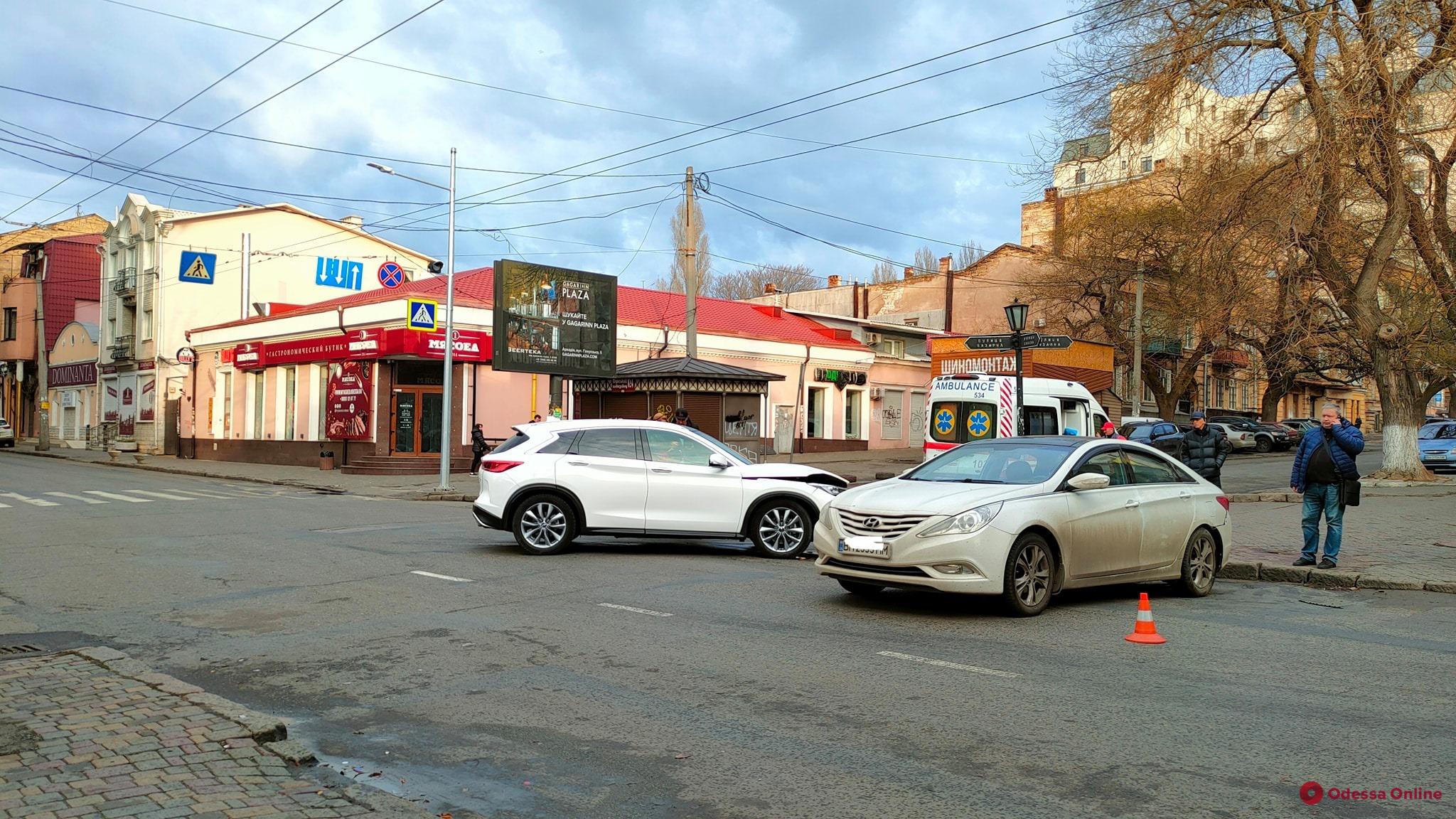 В центре Одессы столкнулись Hyundai и Infiniti