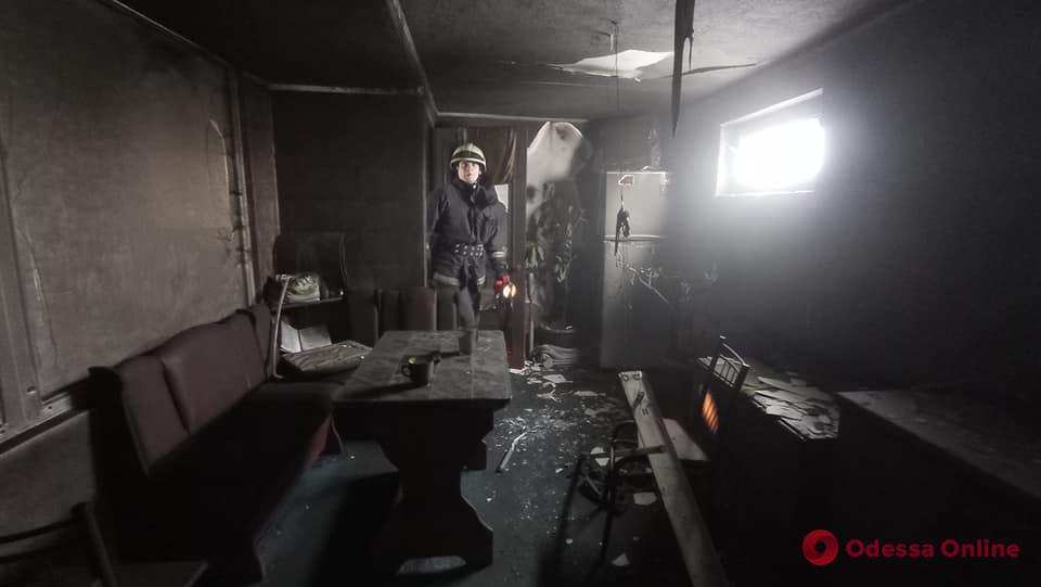 Под Одессой тушили пожар в частном доме