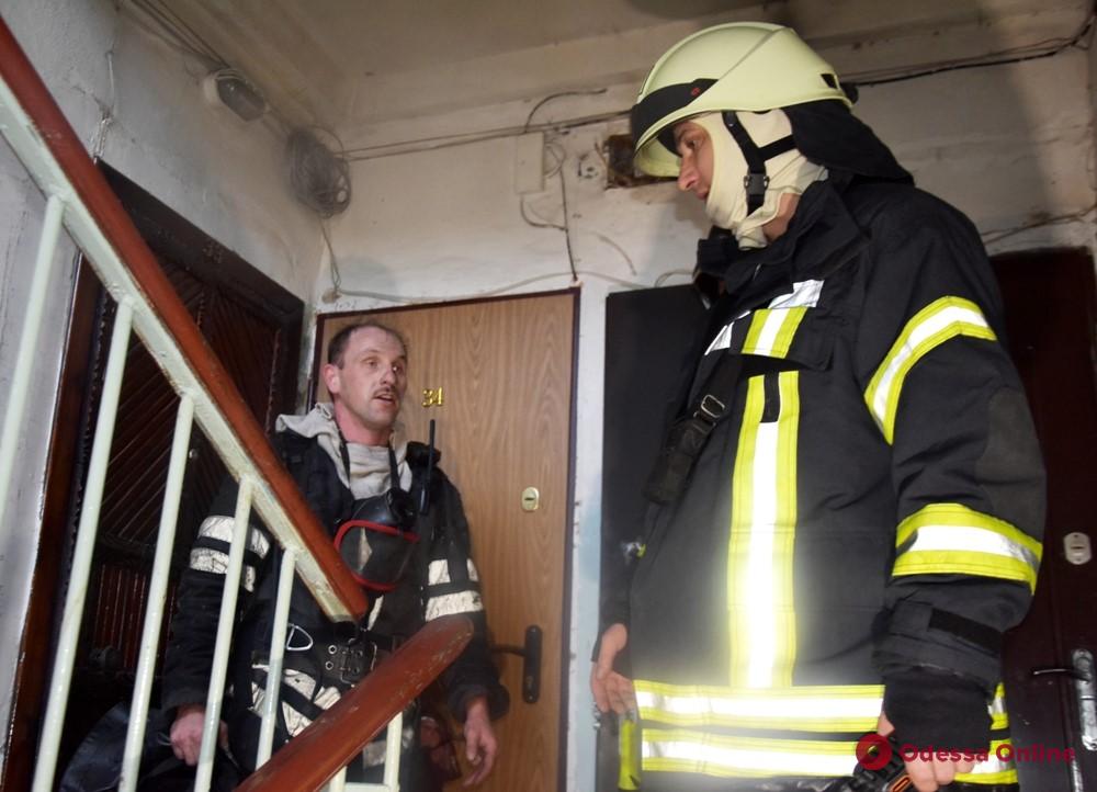 В Одессе на Черемушках во время пожара спасли двух человек