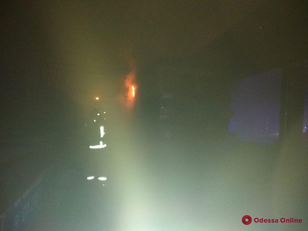 В Одесской области тушили загоревшийся вагон электропоезда