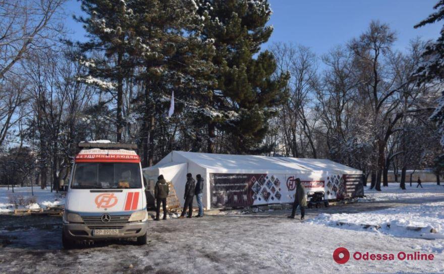 В сети появилось видео задержания подростков, которые разгромили пункт обогрева в Одессе