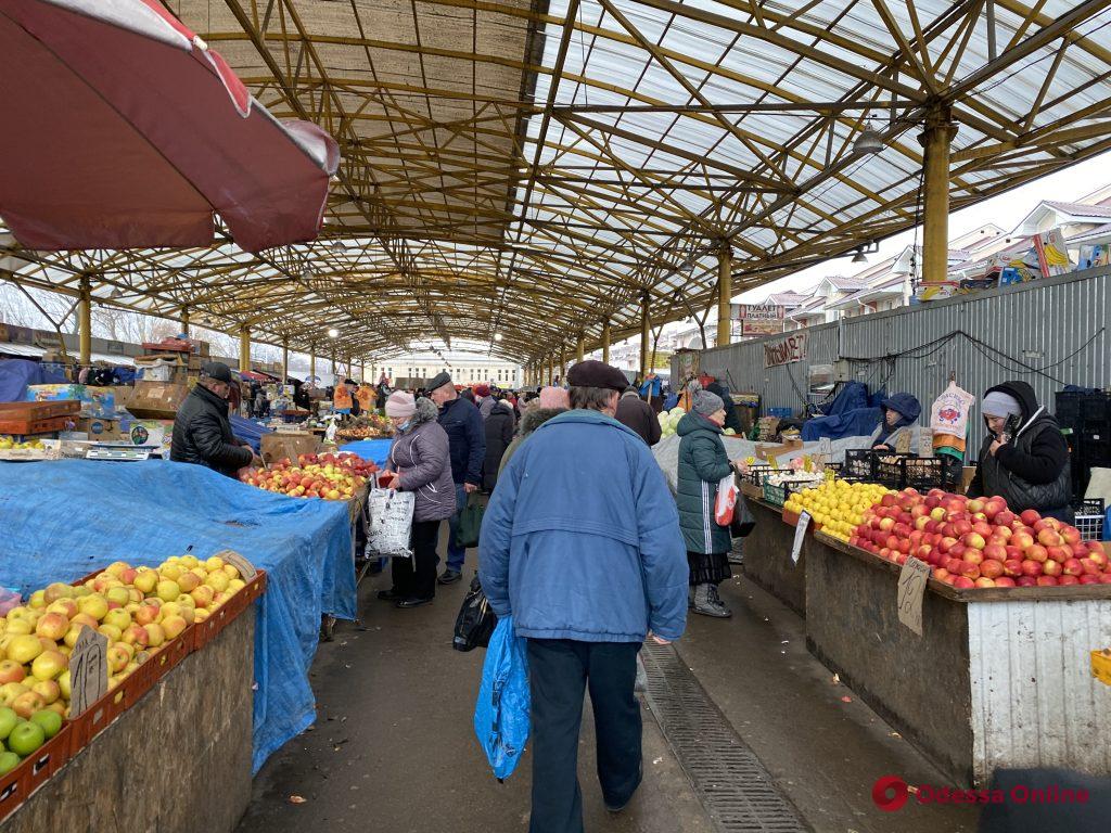 Пастернак, крылья ската и всё для кути: воскресные цены на одесском «Привозе»