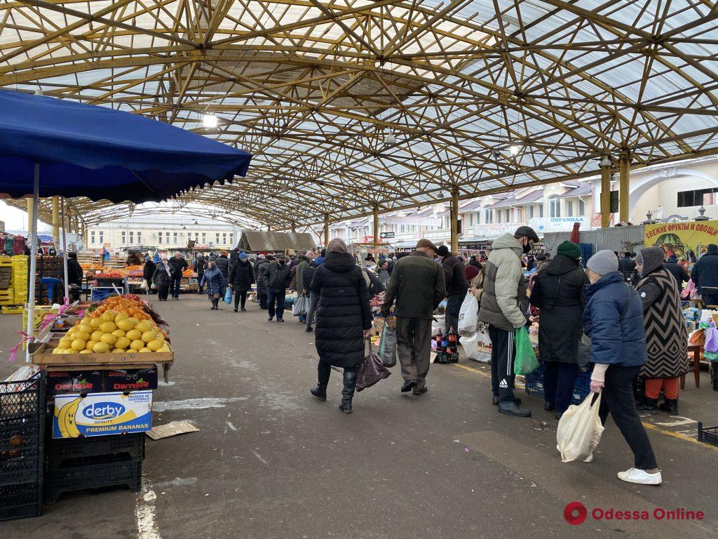 Пастернак, крылья ската и всё для кути: воскресные цены на одесском «Привозе»