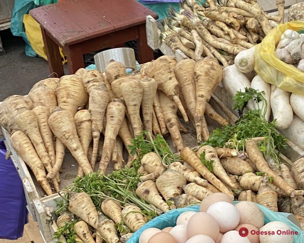 Пастернак, крылья ската и всё для кути: воскресные цены на одесском «Привозе»