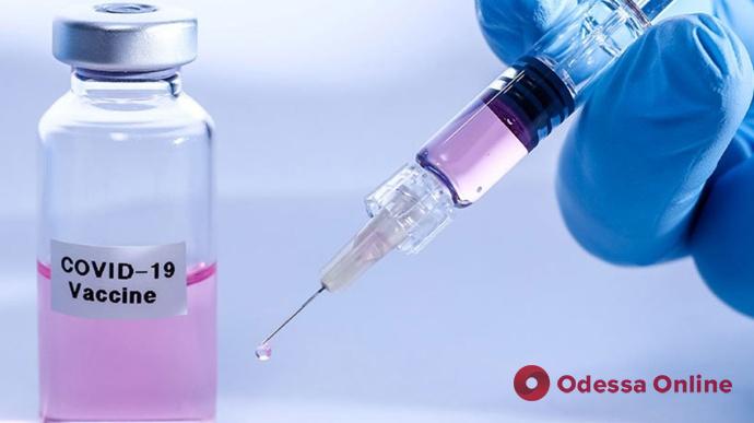 Подпольные вакцины от COVID-19 для чиновников: премьер Шмыгаль поручил проверить информацию
