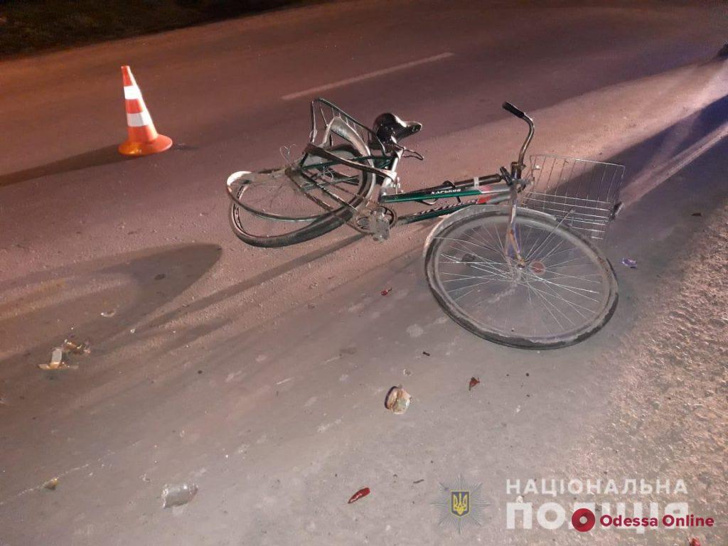 В Одесской области автомобиль сбил насмерть велосипедиста и скрылся (фото)