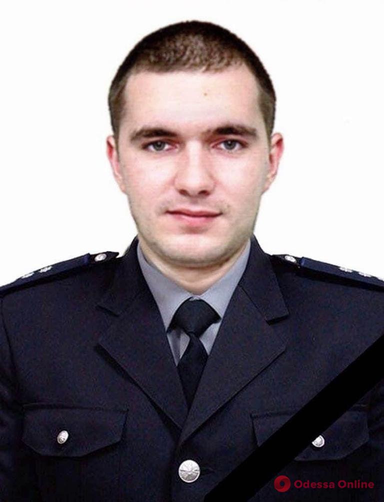 Стрельба на Новосельского: в честь погибшего полицейского назовут курс факультета ОГУВД Стрельба на Новосельского: в честь погибшего полицейского назовут курс факультета ОГУВД