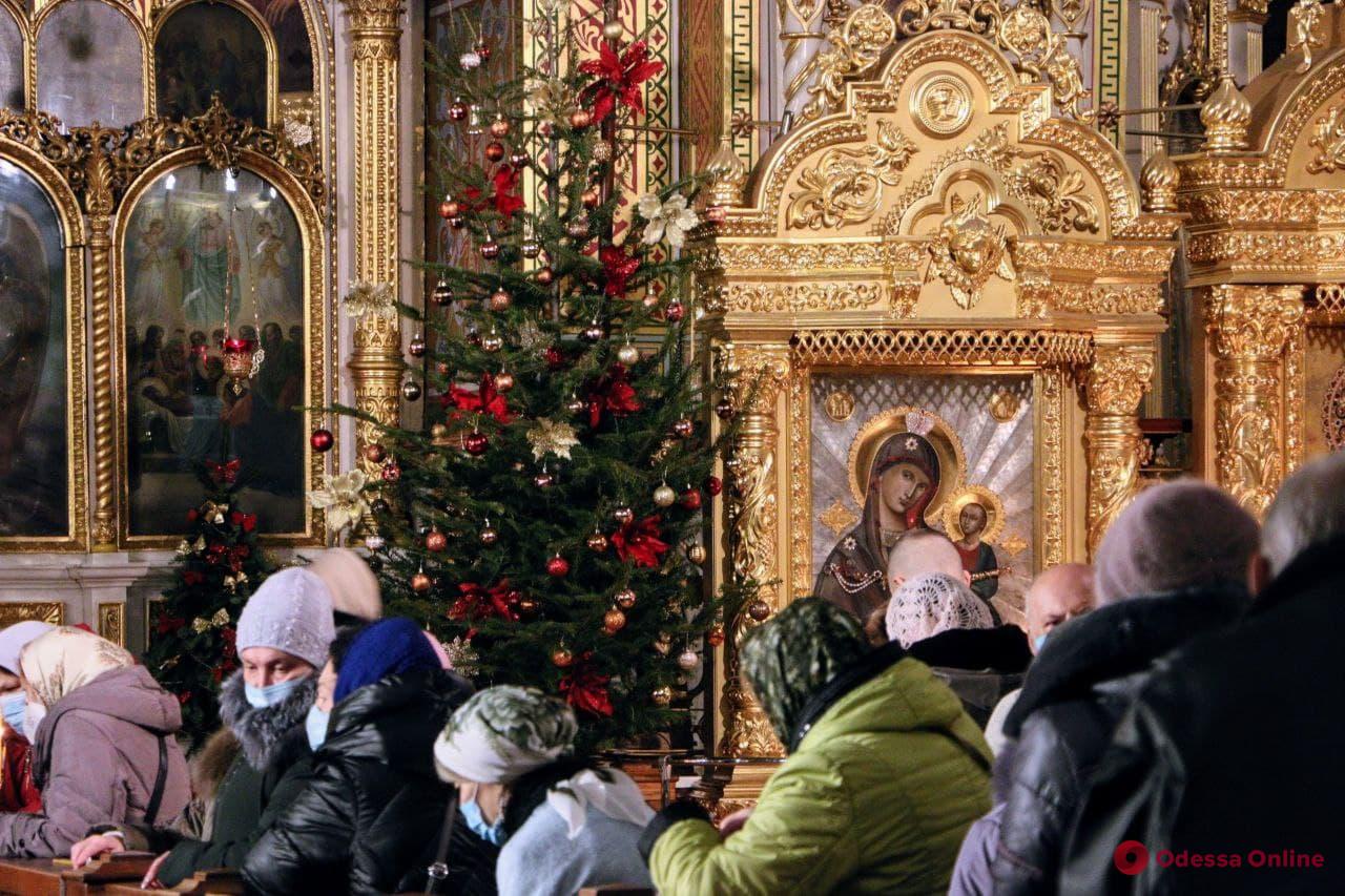 Христиане празднуют новый год. Православный храм Рождество. Рождество в православной церкви. Рождество 2021 служба в храме. Рождественская служба 6 января вечерняя.