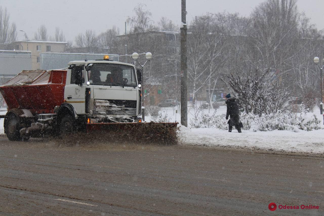 На случай сильного снегопада: в Одессе подготовили 137 единиц снегоуборочной техники