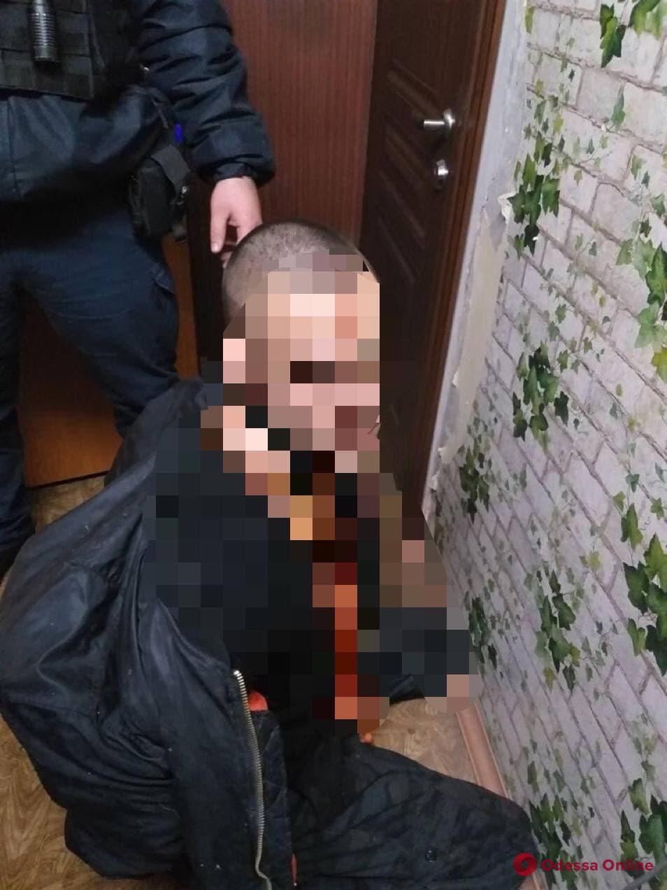 В Одессе мужчина убил двух человек и ходил по улице с отрубленной головой (обновляется)