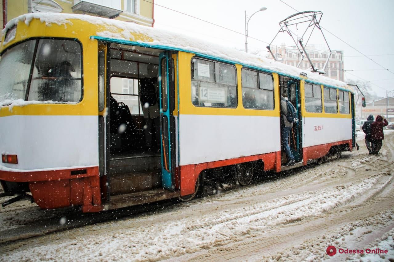Одесса: ночью непогода парализовала движение трамваев
