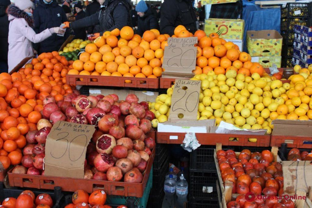 Виноград, манго и кефаль: воскресные цены на одесском «Привозе»