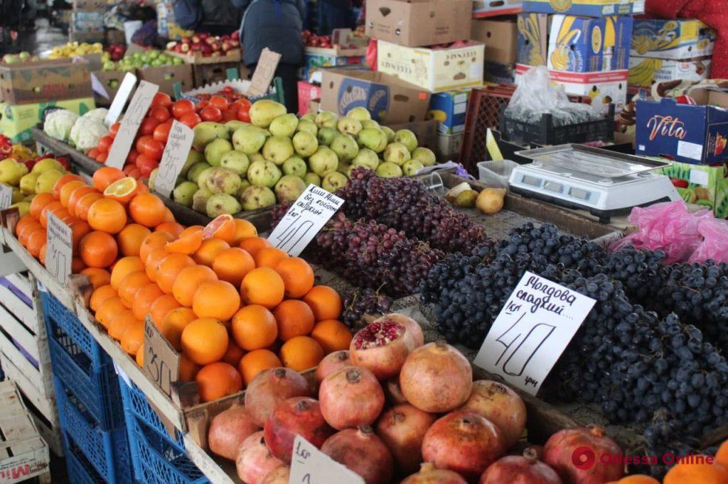 Виноград, манго и кефаль: воскресные цены на одесском «Привозе»