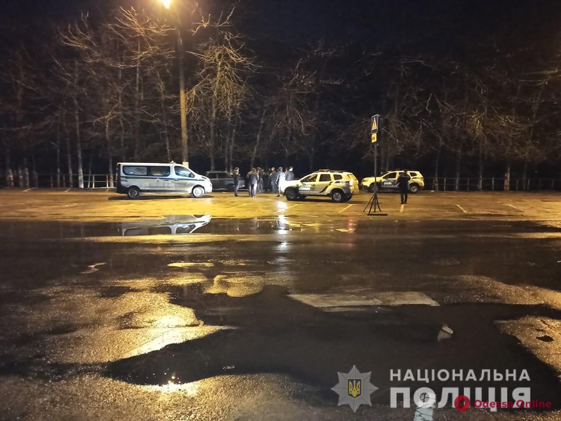 В центре Одессы двое выходцев из Закавказья напали на прохожего и скрылись на авто