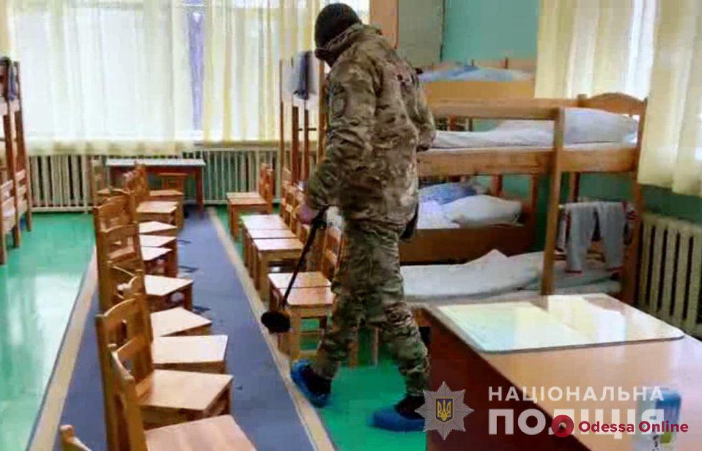 В Одессе и области «заминировали» 373 школы и детсада (обновлено)