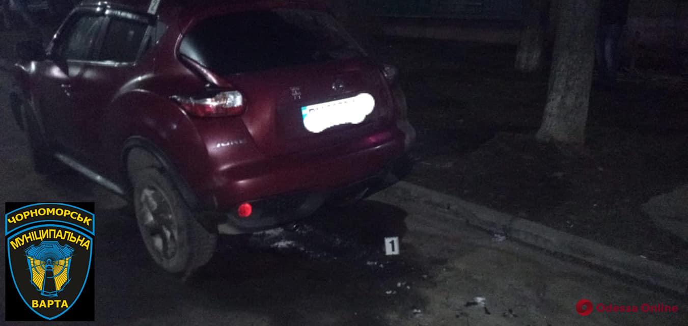 Пытались сжечь автомобиль: жительницу Черноморска и ее друга отправили под домашний арест