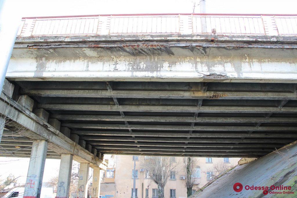 До конца года закрыто движение грузовиков по Ивановскому мосту