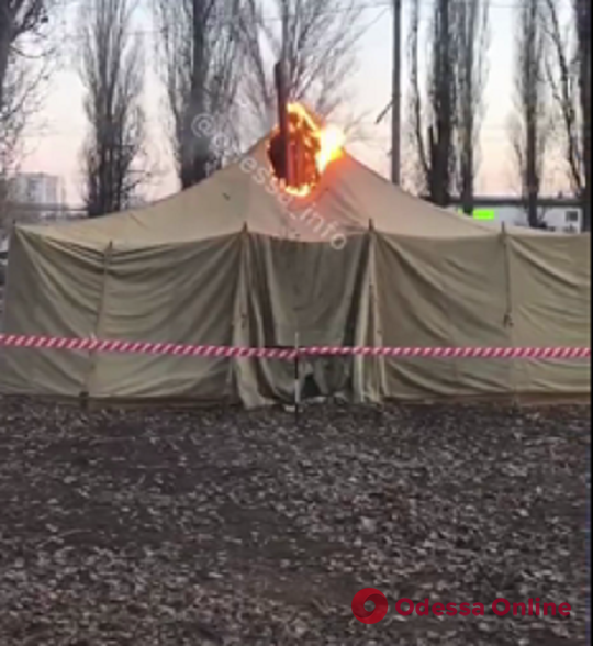 В Одессе тушили пожар в пункте обогрева (видео)