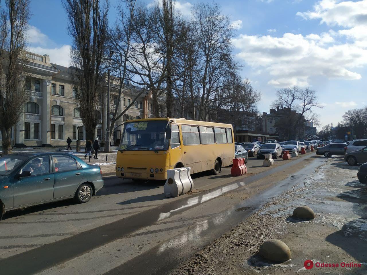 Движение по улице Водопроводной в районе Старосенной площади обещают открыть до 10 марта