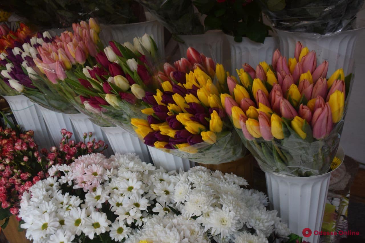 Не забудьте про цветы: во сколько одесситам обходятся букеты в День святого Валентина