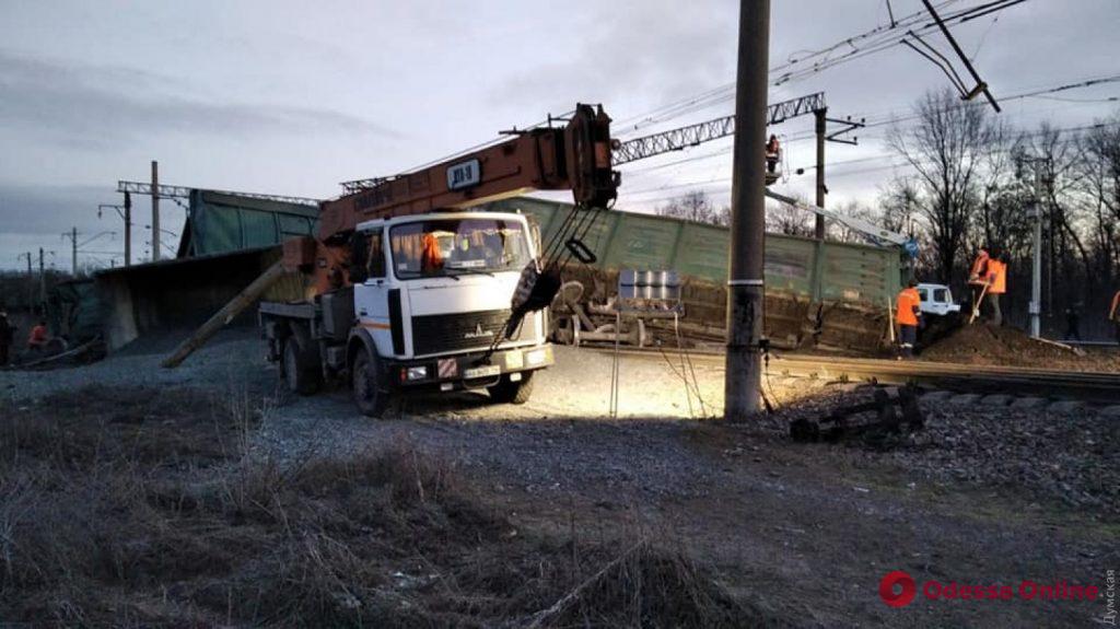 Из-за аварии на железной дороге в Днепропетровской области поезда в южном направлении идут с опозданием