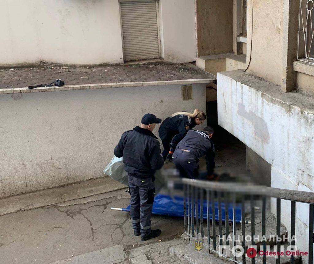 На поселке Котовского парень выпрыгнул из окна многоэтажки (обновлено)