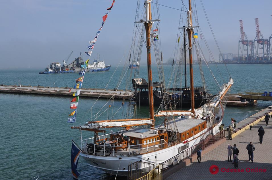 В Одесский порт зашла 105-летняя парусная яхта (фото)