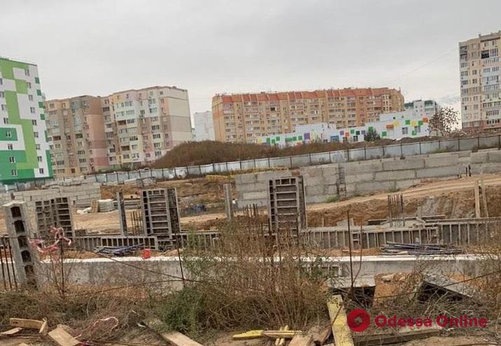 Наживался на строительстве школы на поселке Котовского: за присвоение 15,5 миллиона гривен будут судить подрядчика