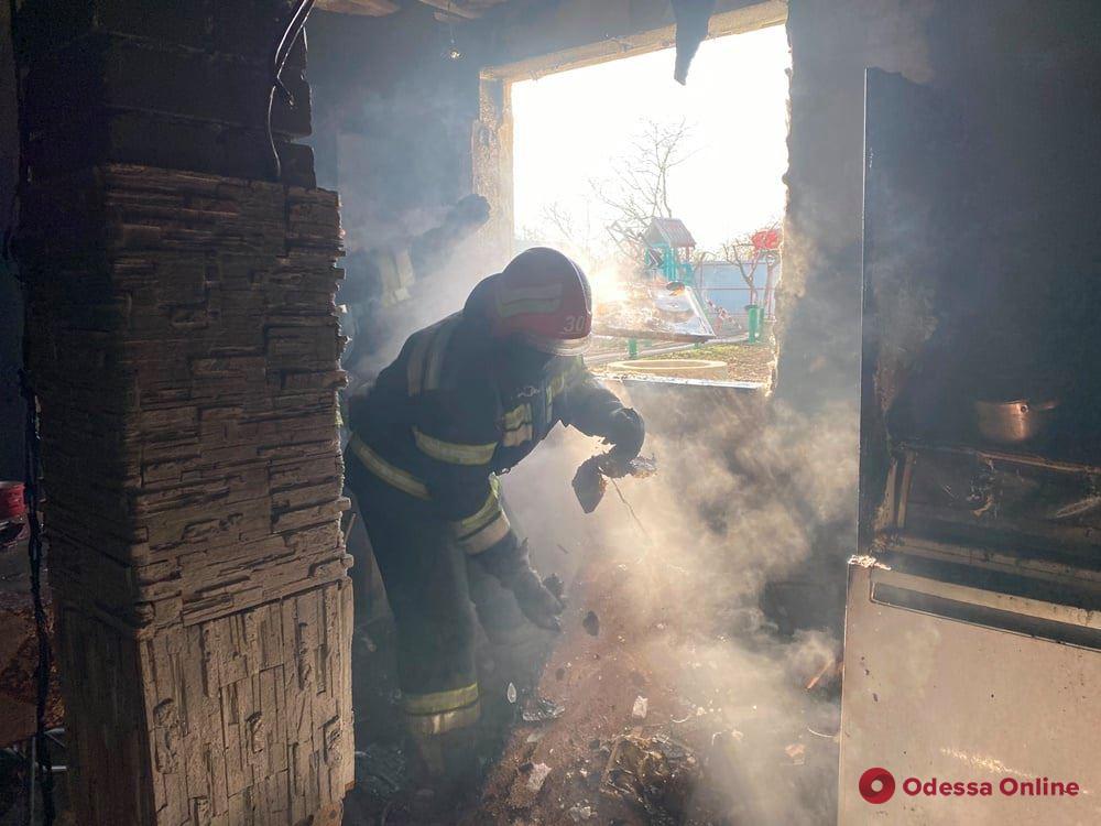 В Одесской области тушили пожар в жилом доме