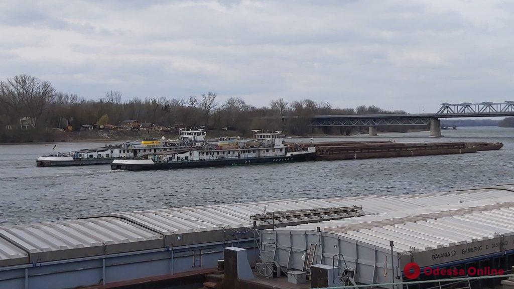 Теплоход «Украинского Дунайского пароходства» врезался в опору моста в Венгрии
