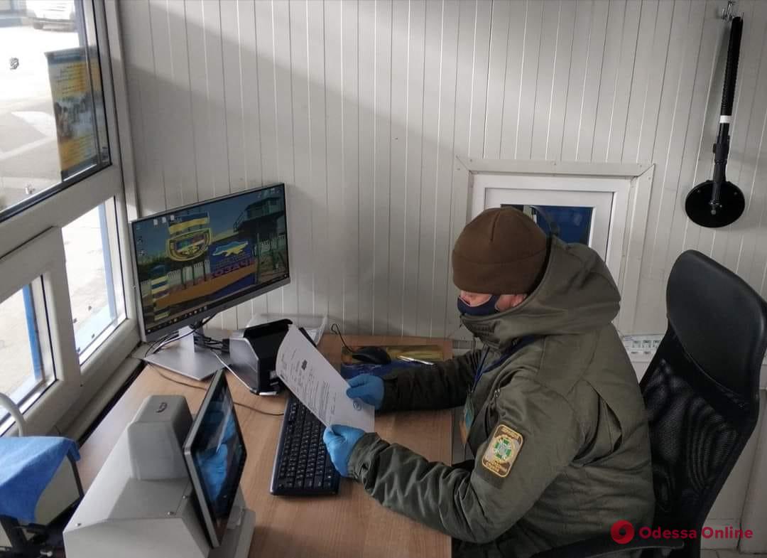 В Одесской области пограничники обнаружили у мужчины и женщины фальшивые справки о ПЦР-тестах