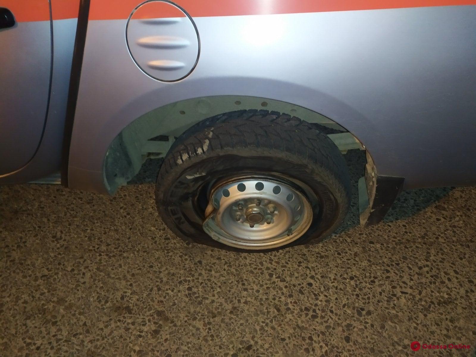 Во Львове крышка люка из-под колес машины ГСЧС влетела в легковушку – погиб 11-летний мальчик