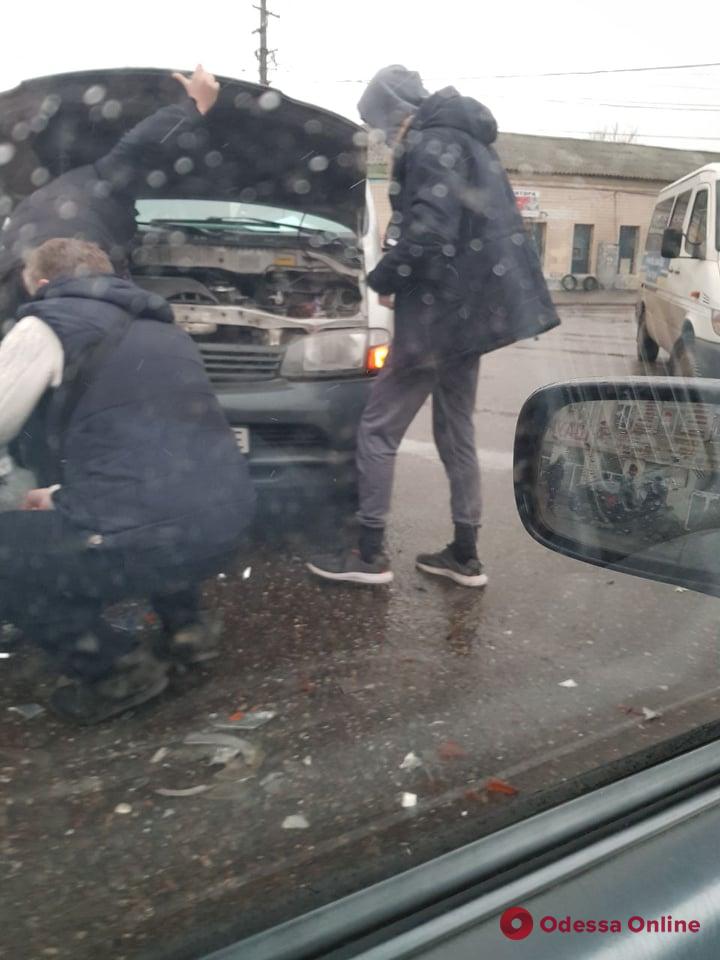 На Николаевской дороге из-за ДТП образовалась пробка