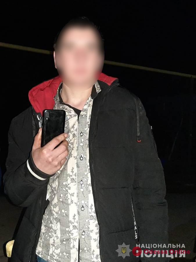 Пьяный житель Одесской области ударил и ограбил подростка