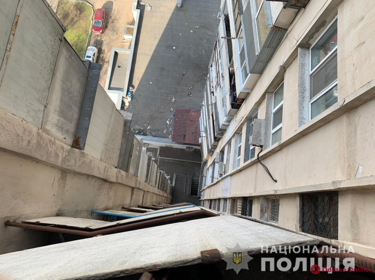 На поселке Котовского парень выпрыгнул из окна многоэтажки (обновлено)