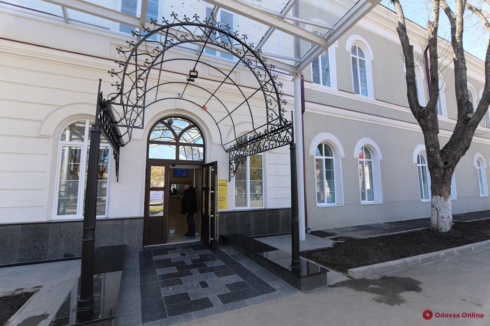 Мэр Одессы проверил готовность к открытию обновленного приемно-диагностического отделения Еврейской больницы