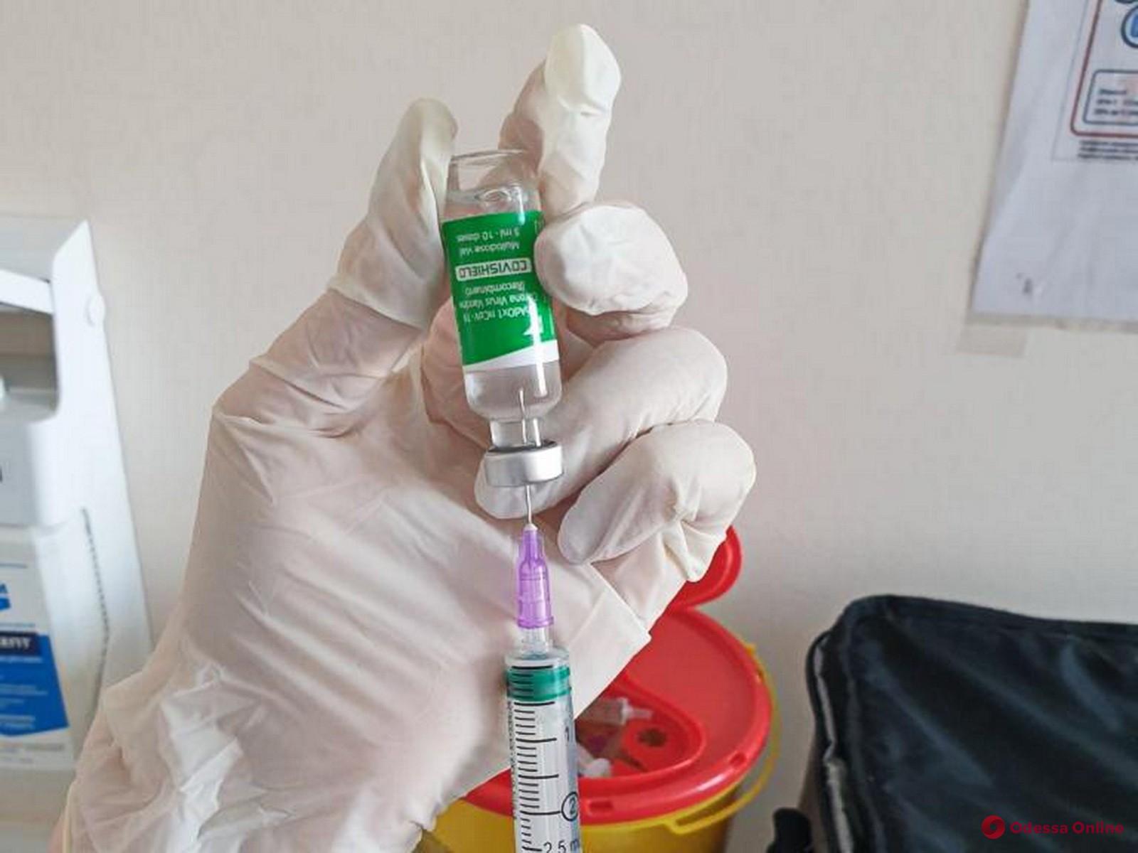 В Одессе работают 11 стационарных пунктов вакцинации от COVID-19 (адреса)
