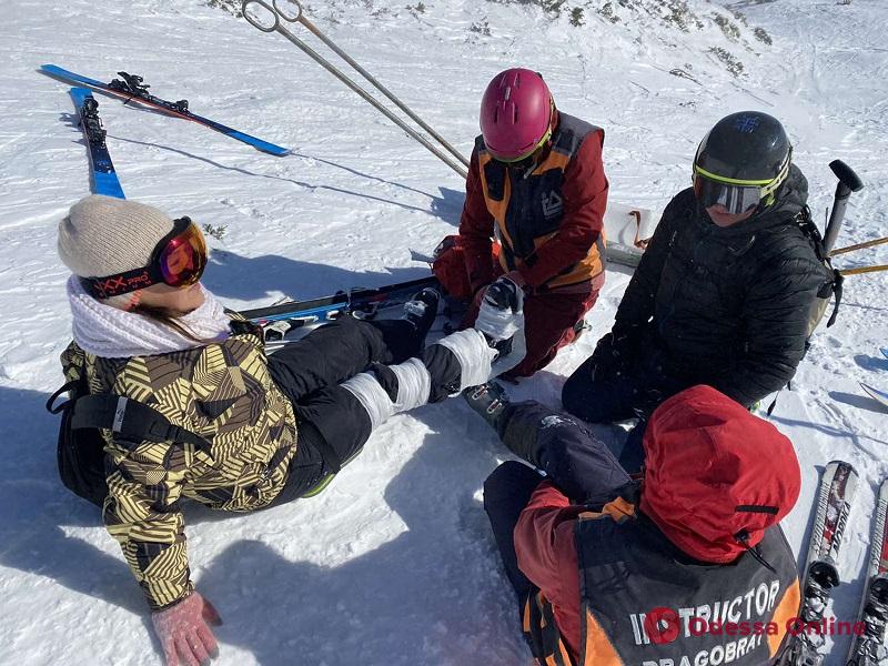 В Карпатах спасли травмированную лыжницу из Одессы