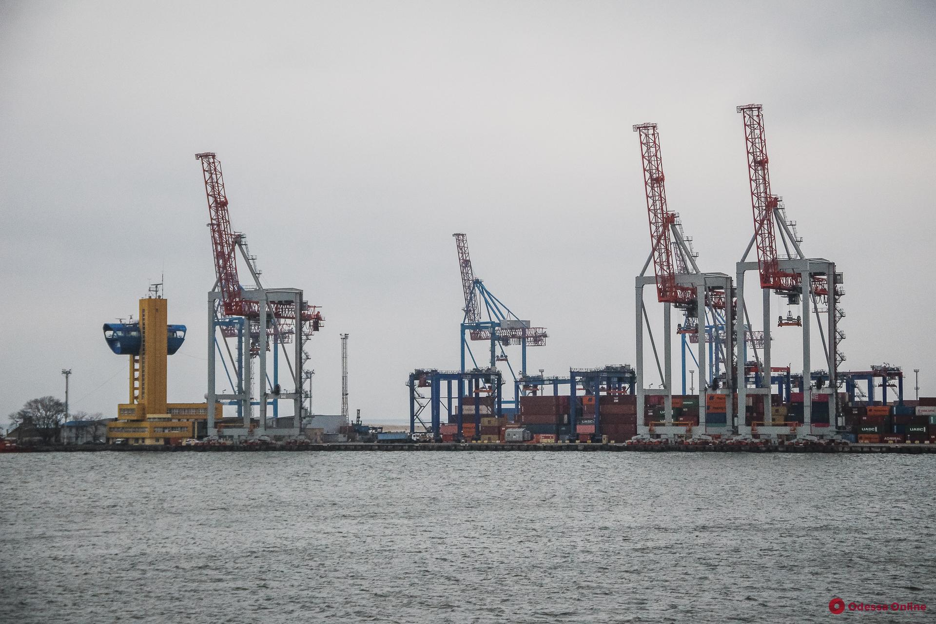 В Одесском порту ограничили лоцманскую проводку судов из-за сильного ветра