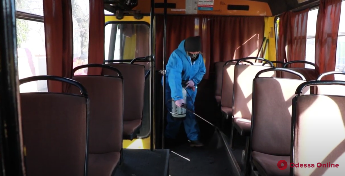 Одесситам показали, как дезинфицируют общественный транспорт (видео)