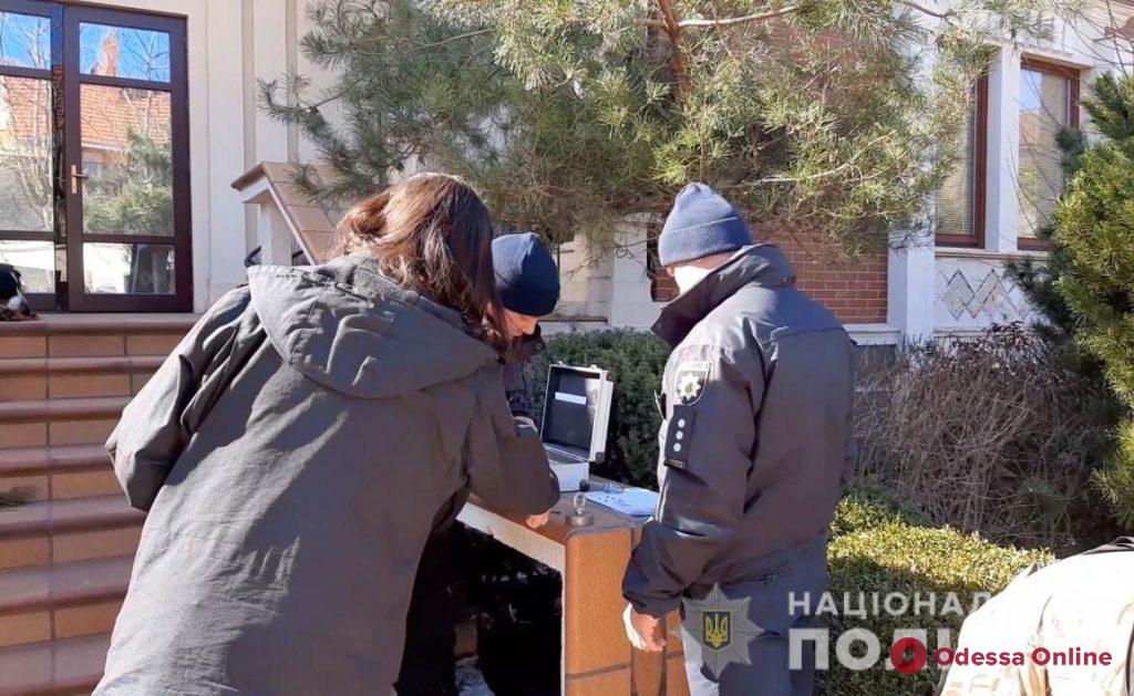 Во дворе частного дома на Дачной нашли квадрокоптер и осколки гранаты – полиция проводит проверку (обновлено)