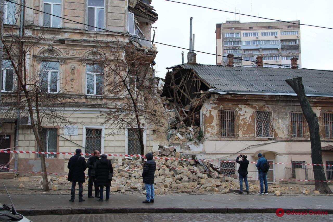 Обвалившийся дом на Нежинской начали восстанавливать